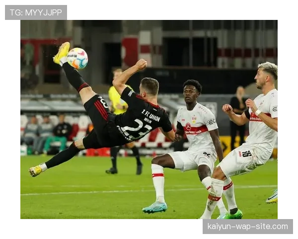 五后卫体系在德甲应用 压缩空间策略应对强队进攻